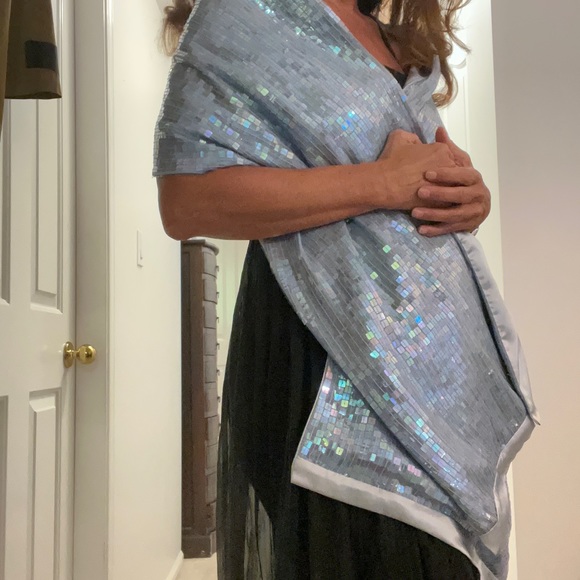 Sequin Luxury Shawl - Picture 3 of 5